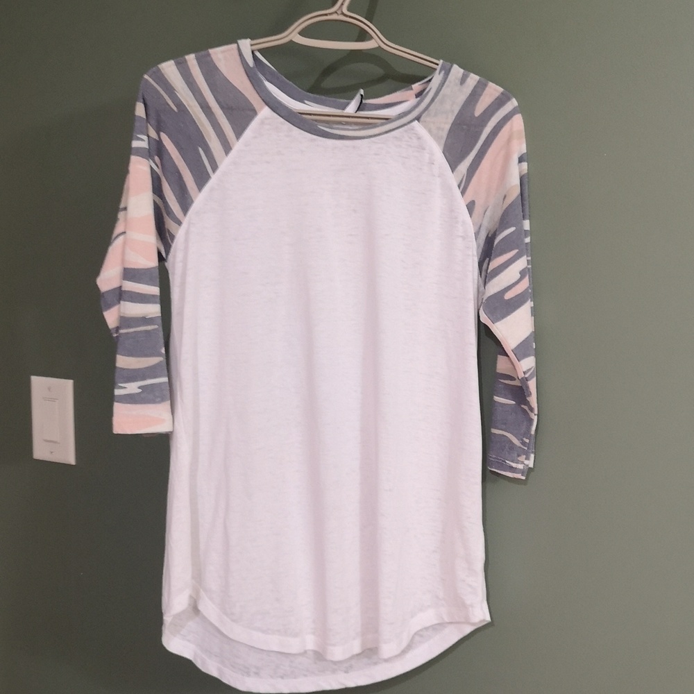 Z Supply Baseball Raglan Sleeve Tee w/ Camo Sleeves Sz M  P2P 19"